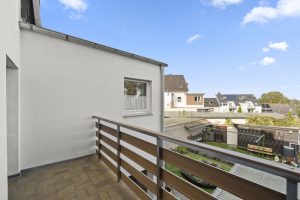 Immobilienangebot - Hürth - Alle - Immobilie mit schön angelegtem Garten und gut aufgeteilten Räumlichkeiten mit der Möglichkeit zum Mehrgenerationenwohnen.