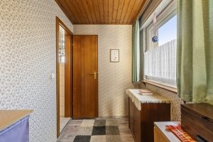 Immobilienangebot - Hürth - Alle - Immobilie mit schön angelegtem Garten und gut aufgeteilten Räumlichkeiten mit der Möglichkeit zum Mehrgenerationenwohnen.