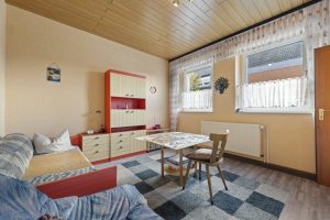 Immobilienangebot - Hürth - Alle - Immobilie mit schön angelegtem Garten und gut aufgeteilten Räumlichkeiten mit der Möglichkeit zum Mehrgenerationenwohnen.