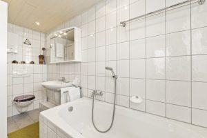 Immobilienangebot - Hürth - Alle - Immobilie mit schön angelegtem Garten und gut aufgeteilten Räumlichkeiten mit der Möglichkeit zum Mehrgenerationenwohnen.