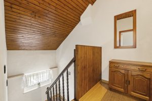 Immobilienangebot - Hürth - Alle - Immobilie mit schön angelegtem Garten und gut aufgeteilten Räumlichkeiten mit der Möglichkeit zum Mehrgenerationenwohnen.