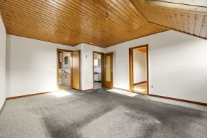 Immobilienangebot - Hürth - Alle - Immobilie mit schön angelegtem Garten und gut aufgeteilten Räumlichkeiten mit der Möglichkeit zum Mehrgenerationenwohnen.