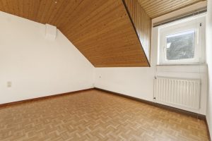 Immobilienangebot - Hürth - Alle - Immobilie mit schön angelegtem Garten und gut aufgeteilten Räumlichkeiten mit der Möglichkeit zum Mehrgenerationenwohnen.