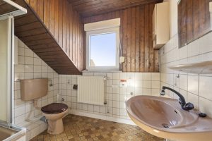 Immobilienangebot - Hürth - Alle - Immobilie mit schön angelegtem Garten und gut aufgeteilten Räumlichkeiten mit der Möglichkeit zum Mehrgenerationenwohnen.