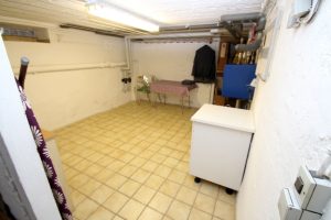 Immobilienangebot - Hürth - Alle - Immobilie mit schön angelegtem Garten und gut aufgeteilten Räumlichkeiten mit der Möglichkeit zum Mehrgenerationenwohnen.