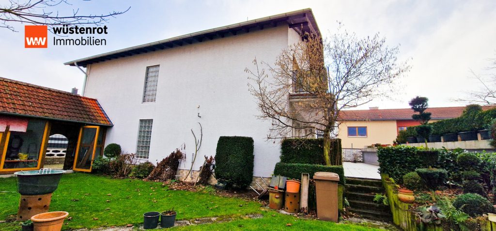 Immobilienangebot - Karben - Alle - Freistehendes Zweifamilienhaus mit großem Gartengrundstück und vielen Extras