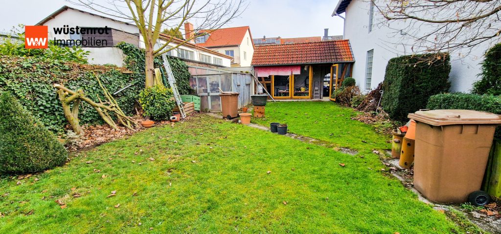Immobilienangebot - Karben - Alle - Freistehendes Zweifamilienhaus mit großem Gartengrundstück und vielen Extras