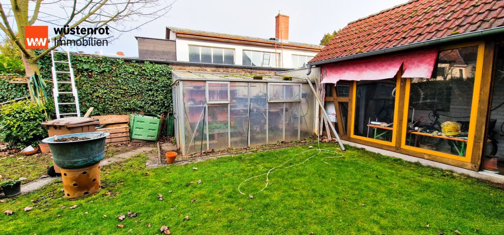 Immobilienangebot - Karben - Alle - Freistehendes Zweifamilienhaus mit großem Gartengrundstück und vielen Extras