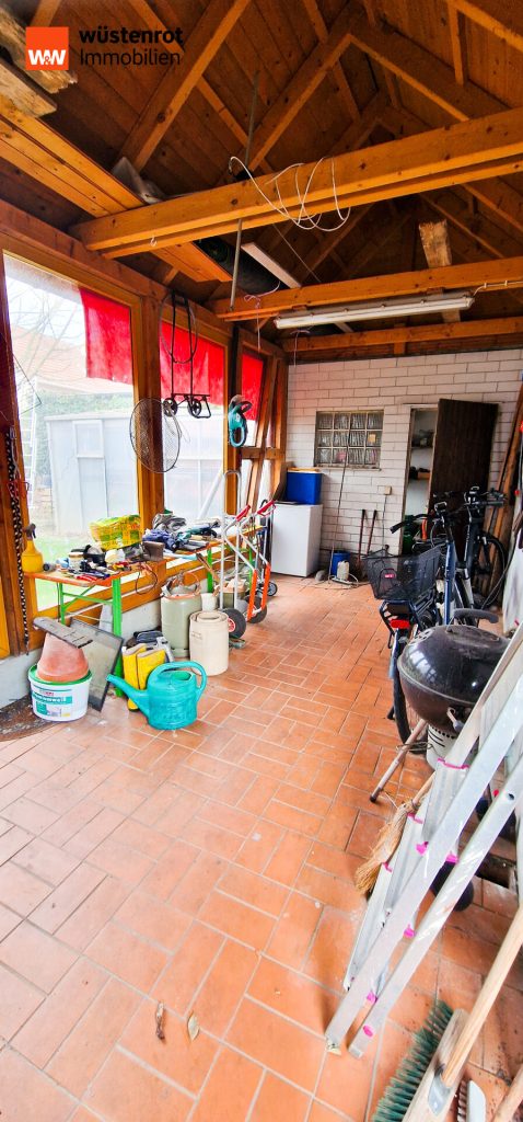 Immobilienangebot - Karben - Alle - Freistehendes Zweifamilienhaus mit großem Gartengrundstück und vielen Extras