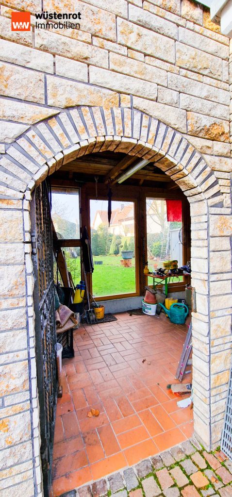 Immobilienangebot - Karben - Alle - Freistehendes Zweifamilienhaus mit großem Gartengrundstück und vielen Extras