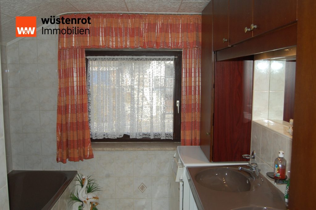 Immobilienangebot - Dietersburg - Alle - Großzügig und naturnah gelegenes Einfamilienhaus mit Einliegerwohnung auf 2.400 m² in Dieterburg