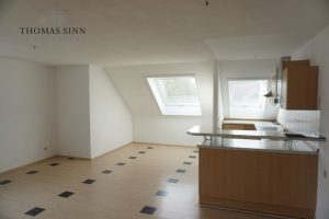 Immobilienangebot - Neuenstadt am Kocher - Alle - GROßZÜGIGE 3,5-ZIMMER-DG-MAISONETTE-WOHNUNG MIT BALKON UND TIEFGARAGENSTELLPLATZ - SOFORT FREI!