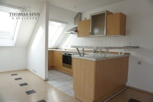 Immobilienangebot - Neuenstadt am Kocher - Alle - GROßZÜGIGE 3,5-ZIMMER-DG-MAISONETTE-WOHNUNG MIT BALKON UND TIEFGARAGENSTELLPLATZ - SOFORT FREI!