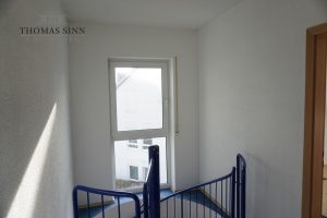 Immobilienangebot - Neuenstadt am Kocher - Alle - GROßZÜGIGE 3,5-ZIMMER-DG-MAISONETTE-WOHNUNG MIT BALKON UND TIEFGARAGENSTELLPLATZ - SOFORT FREI!