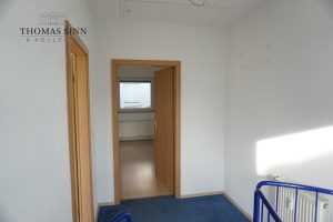 Immobilienangebot - Neuenstadt am Kocher - Alle - GROßZÜGIGE 3,5-ZIMMER-DG-MAISONETTE-WOHNUNG MIT BALKON UND TIEFGARAGENSTELLPLATZ - SOFORT FREI!