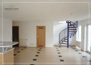 Immobilienangebot - Neuenstadt am Kocher - Alle - GROßZÜGIGE 3,5-ZIMMER-DG-MAISONETTE-WOHNUNG MIT BALKON UND TIEFGARAGENSTELLPLATZ - SOFORT FREI!