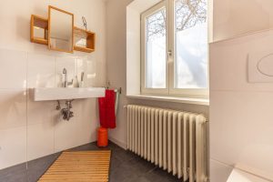 Immobilienangebot - Seefeld - Alle - Erbbaurecht: Sonniges, energetisch saniertes Doppelhaus mit sehr großem Garten