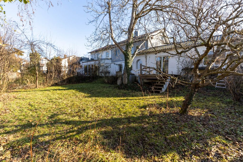 Immobilienangebot - Seefeld - Alle - Erbbaurecht: Sonniges, energetisch saniertes Doppelhaus mit sehr großem Garten