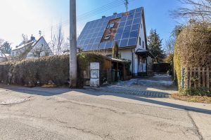 Immobilienangebot - Augsburg - Alle - Verkauf mit Nießbrauch - Vielseitiges EFH / 2 FH mit PV-Anlage