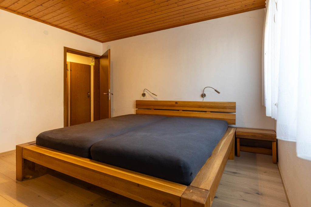 Immobilienangebot - Augsburg - Alle - Verkauf mit Nießbrauch - Vielseitiges EFH / 2 FH mit PV-Anlage