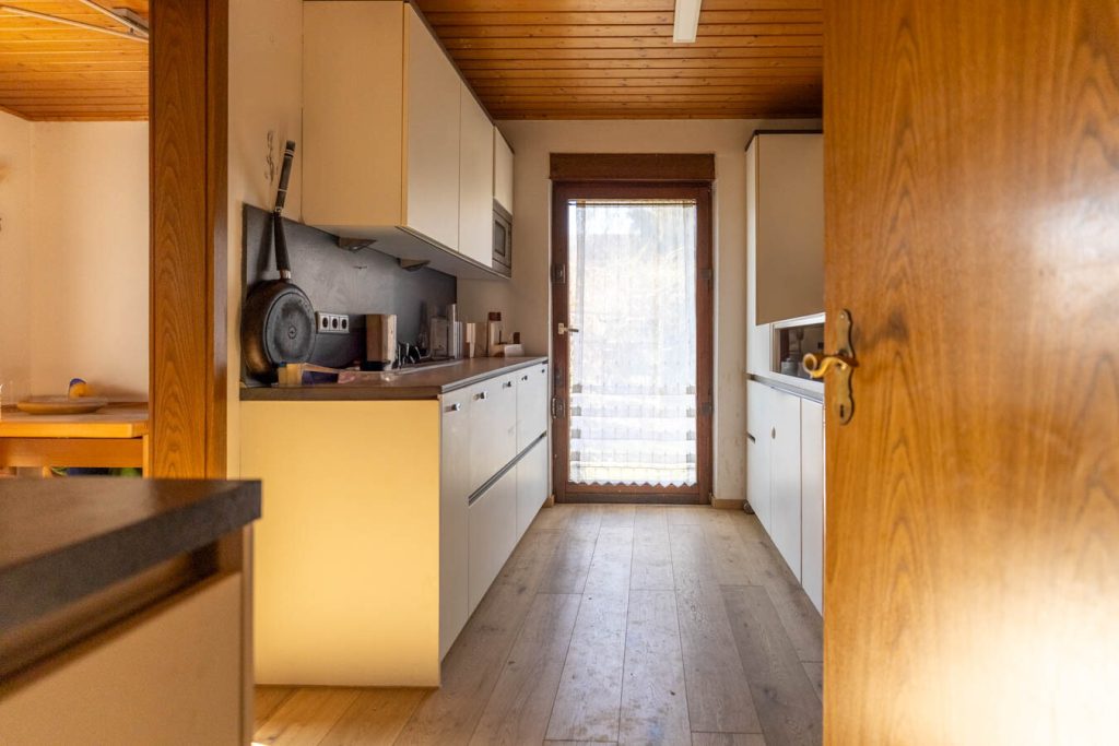 Immobilienangebot - Augsburg - Alle - Verkauf mit Nießbrauch - Vielseitiges EFH / 2 FH mit PV-Anlage