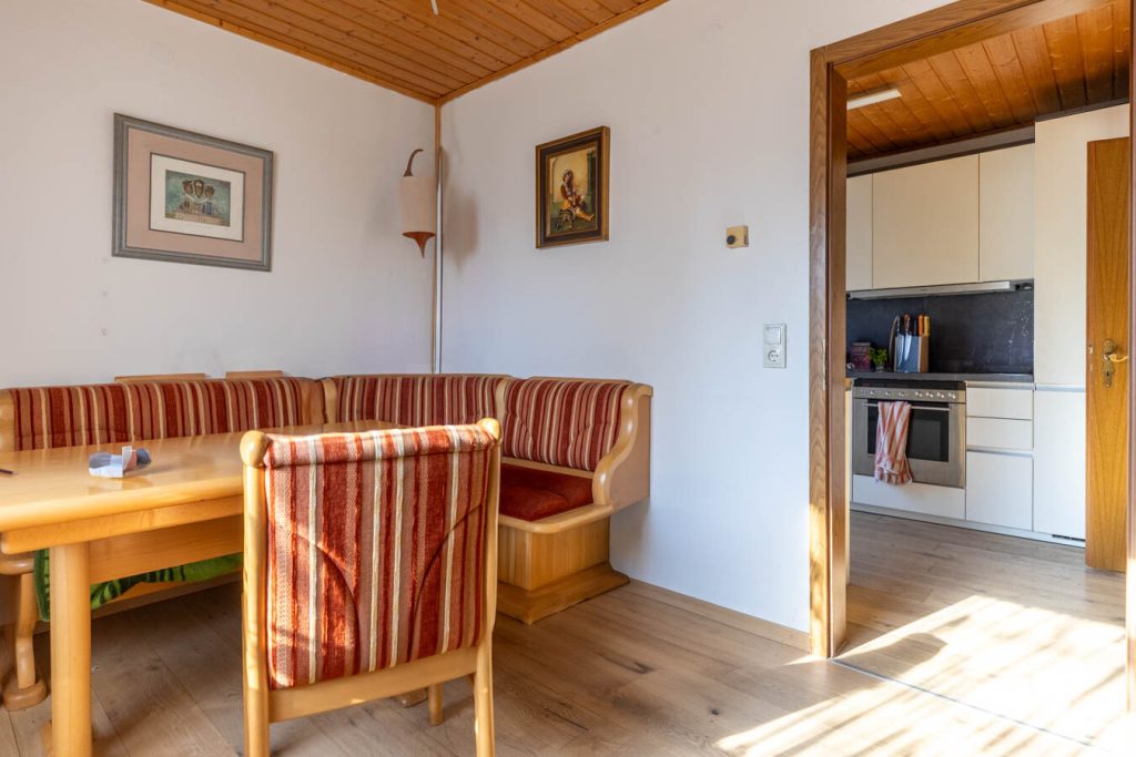 Immobilienangebot - Augsburg - Alle - Verkauf mit Nießbrauch - Vielseitiges EFH / 2 FH mit PV-Anlage