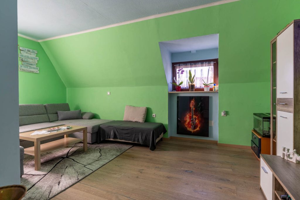 Immobilienangebot - Augsburg - Alle - Verkauf mit Nießbrauch - Vielseitiges EFH / 2 FH mit PV-Anlage