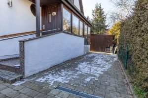Immobilienangebot - Augsburg - Alle - Verkauf mit Nießbrauch - Vielseitiges EFH / 2 FH mit PV-Anlage