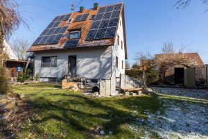 Immobilienangebot - Augsburg - Alle - Verkauf mit Nießbrauch - Vielseitiges EFH / 2 FH mit PV-Anlage