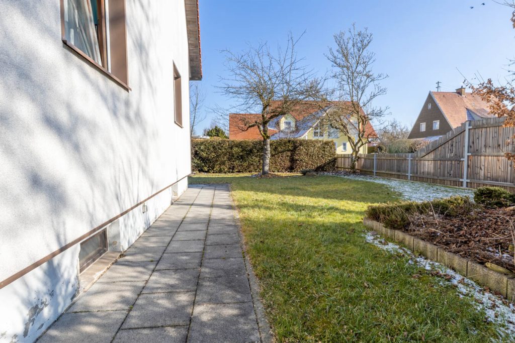 Immobilienangebot - Augsburg - Alle - Verkauf mit Nießbrauch - Vielseitiges EFH / 2 FH mit PV-Anlage