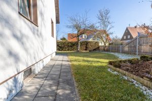Immobilienangebot - Augsburg - Alle - Verkauf mit Nießbrauch - Vielseitiges EFH / 2 FH mit PV-Anlage