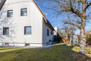 Immobilienangebot - Augsburg - Alle - Verkauf mit Nießbrauch - Vielseitiges EFH / 2 FH mit PV-Anlage
