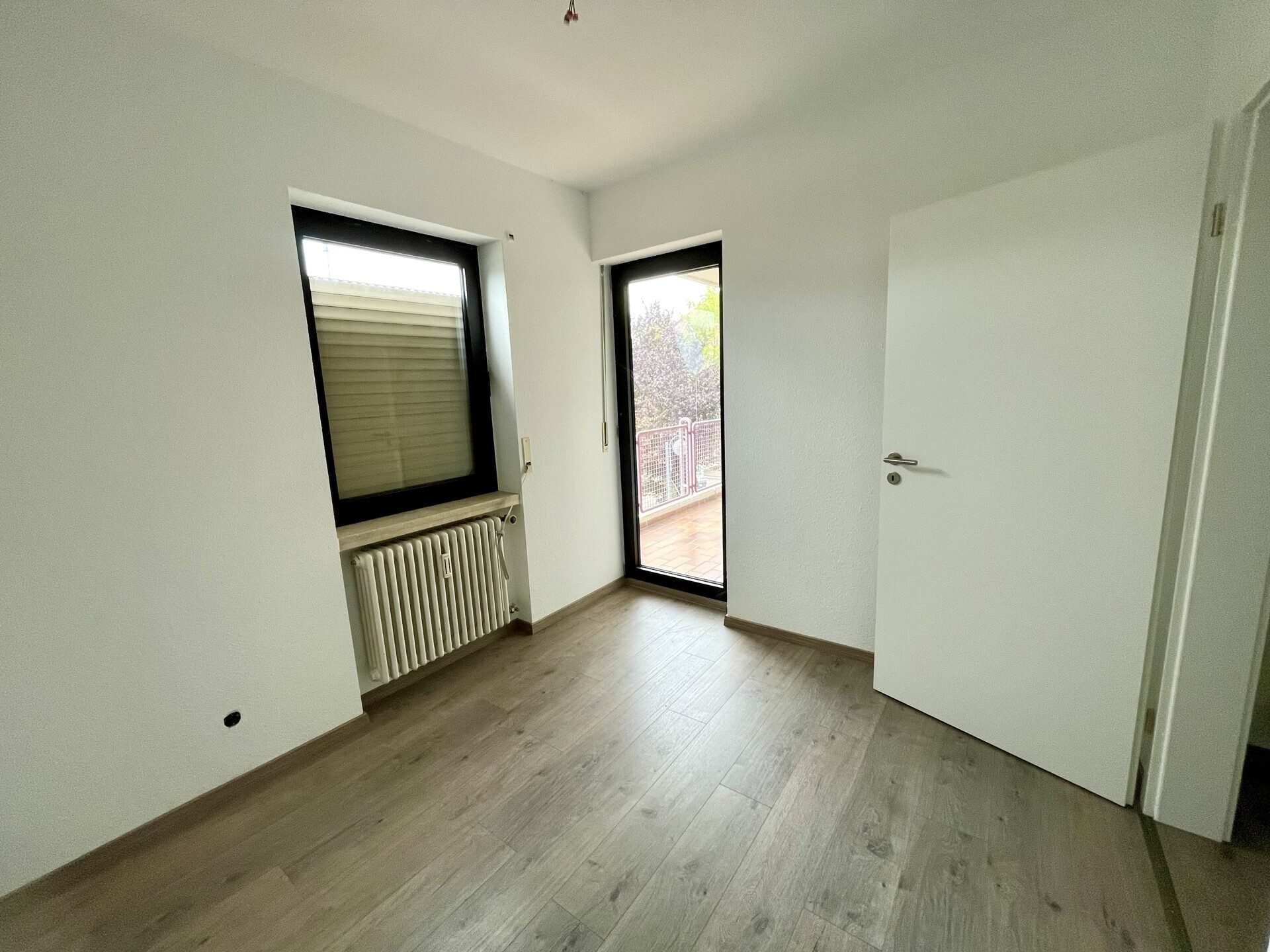Immobilienangebot - Achern - Alle - *NEU RENOVIERTE 4 Zimmerwohnung in zentraler Lage in Achern! Geräumig mit 2 Balkone, KFZ-Stellplatz*