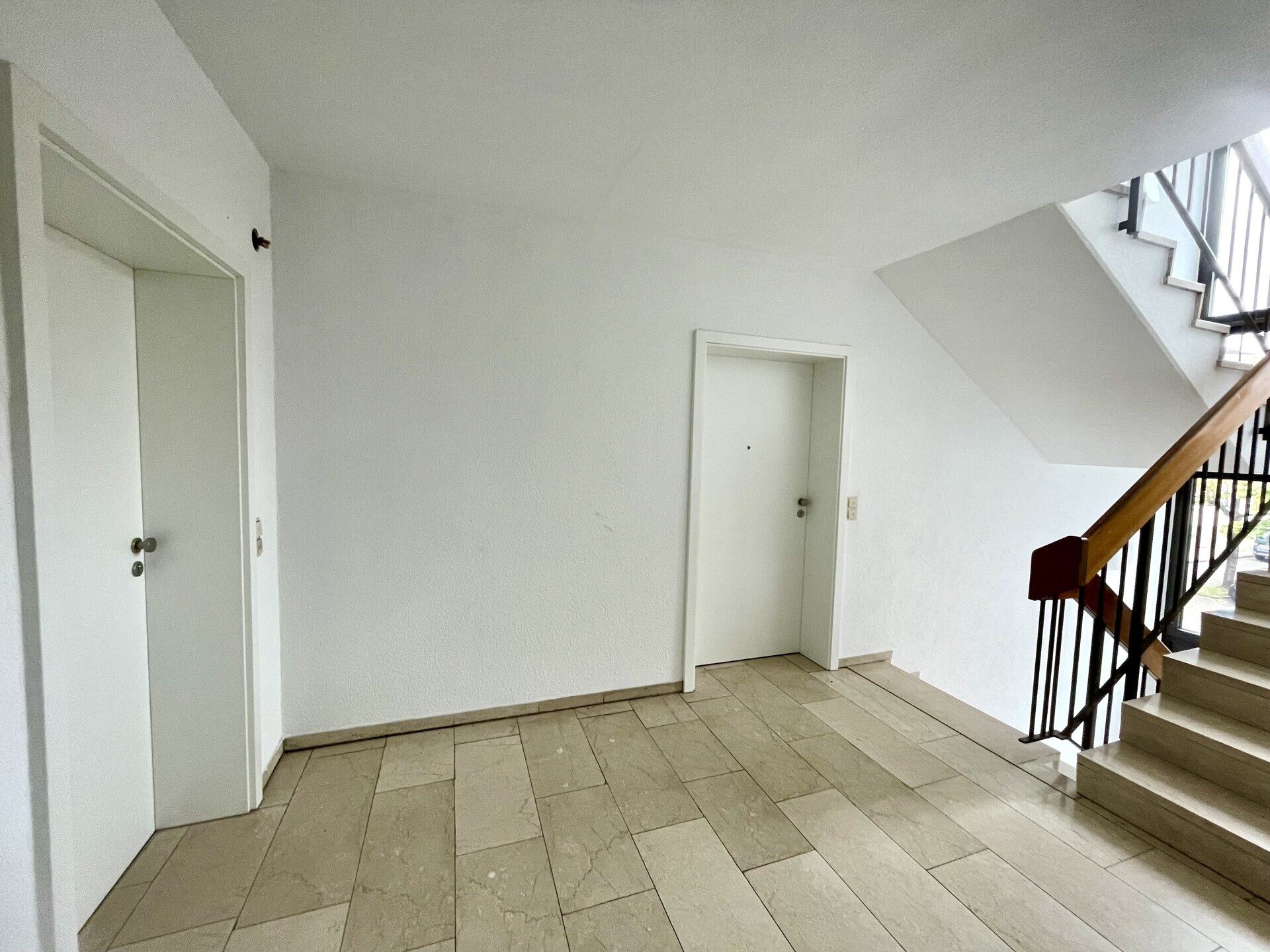 Immobilienangebot - Achern - Alle - *NEU RENOVIERTE 4 Zimmerwohnung in zentraler Lage in Achern! Geräumig mit 2 Balkone, KFZ-Stellplatz*