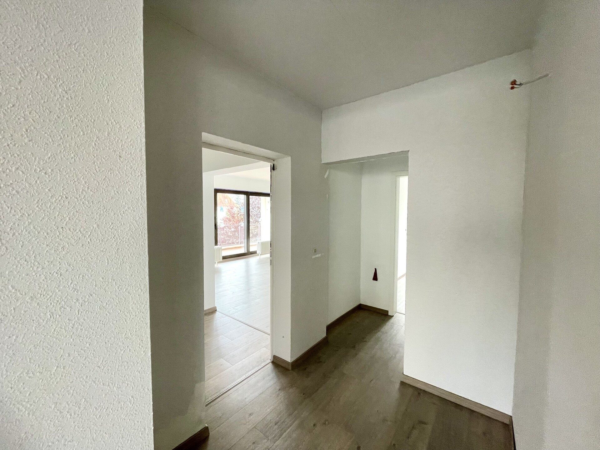 Immobilienangebot - Achern - Alle - *NEU RENOVIERTE 4 Zimmerwohnung in zentraler Lage in Achern! Geräumig mit 2 Balkone, KFZ-Stellplatz*