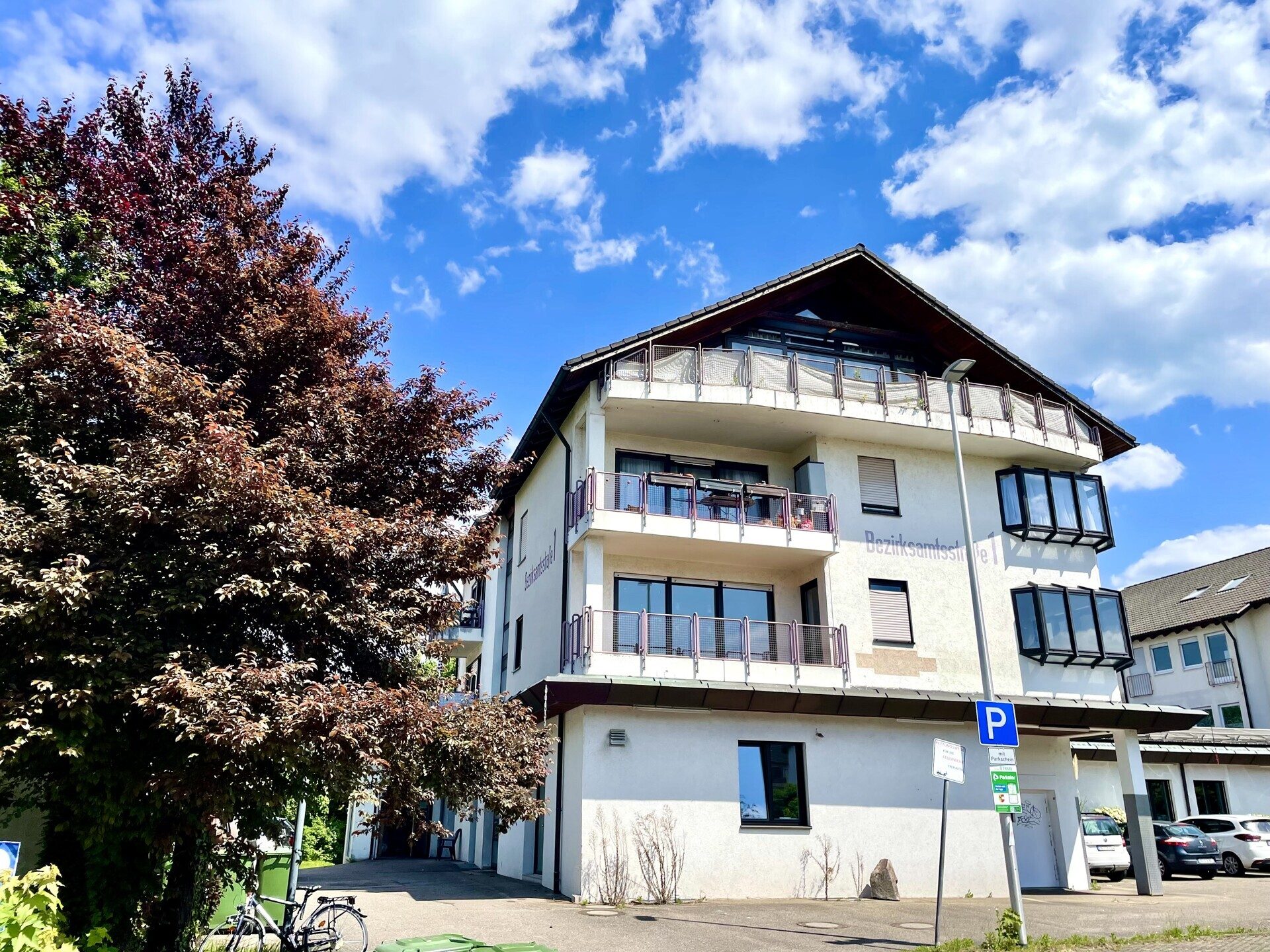 Immobilienangebot - Achern - Alle - *NEU RENOVIERTE 4 Zimmerwohnung in zentraler Lage in Achern! Geräumig mit 2 Balkone, KFZ-Stellplatz*
