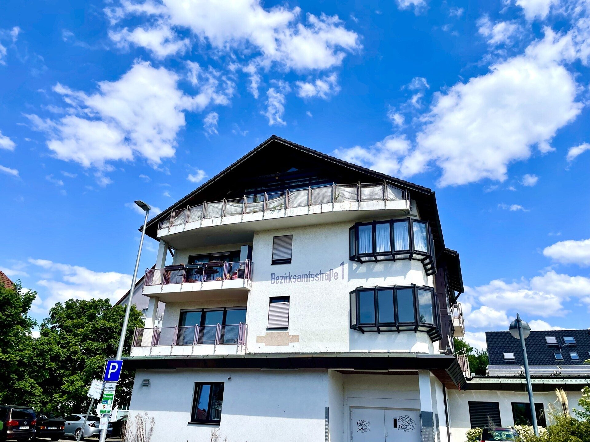 Immobilienangebot - Achern - Alle - *NEU RENOVIERTE 4 Zimmerwohnung in zentraler Lage in Achern! Geräumig mit 2 Balkone, KFZ-Stellplatz*