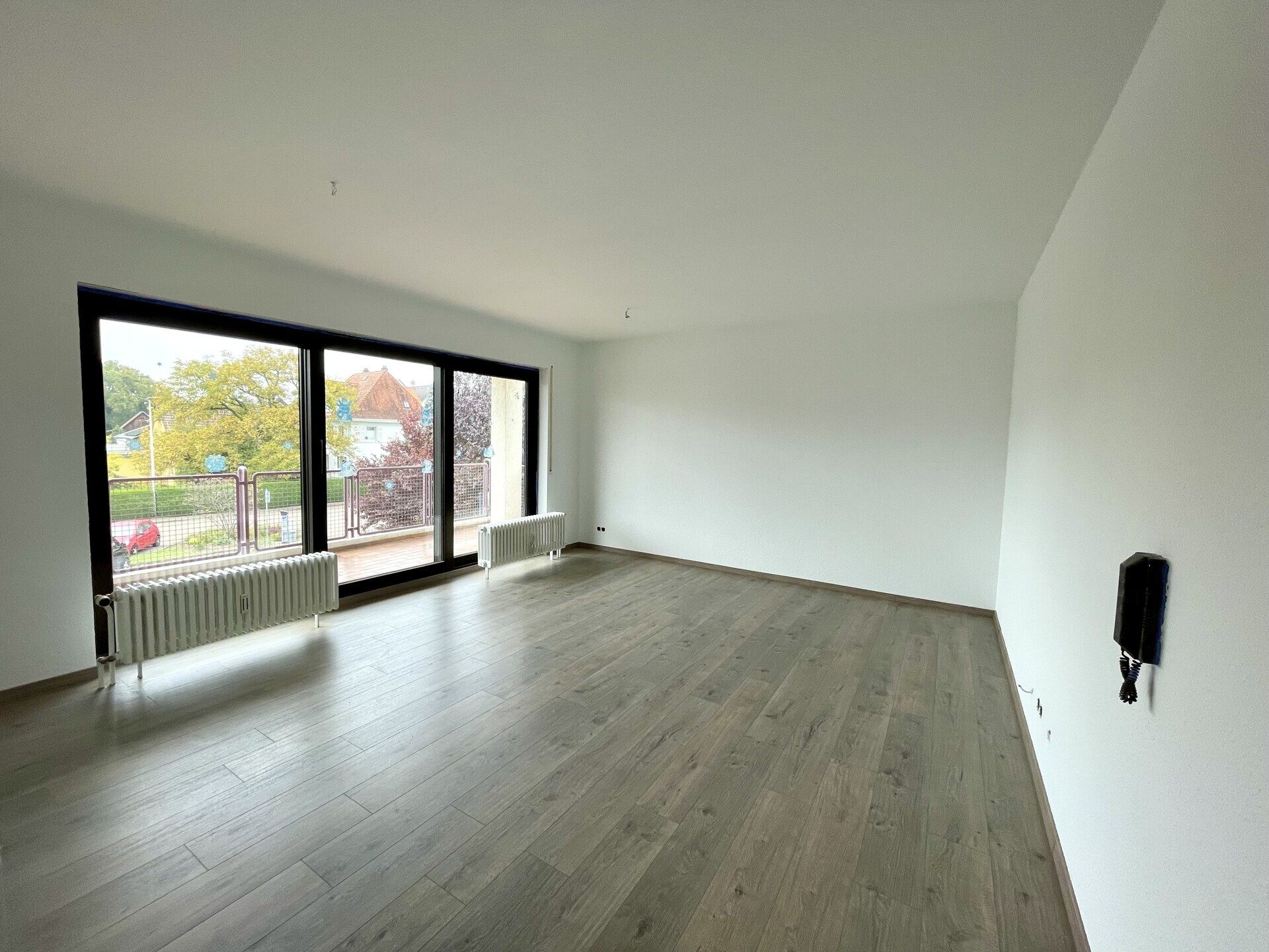 Immobilienangebot - Achern - Alle - *NEU RENOVIERTE 4 Zimmerwohnung in zentraler Lage in Achern! Geräumig mit 2 Balkone, KFZ-Stellplatz*