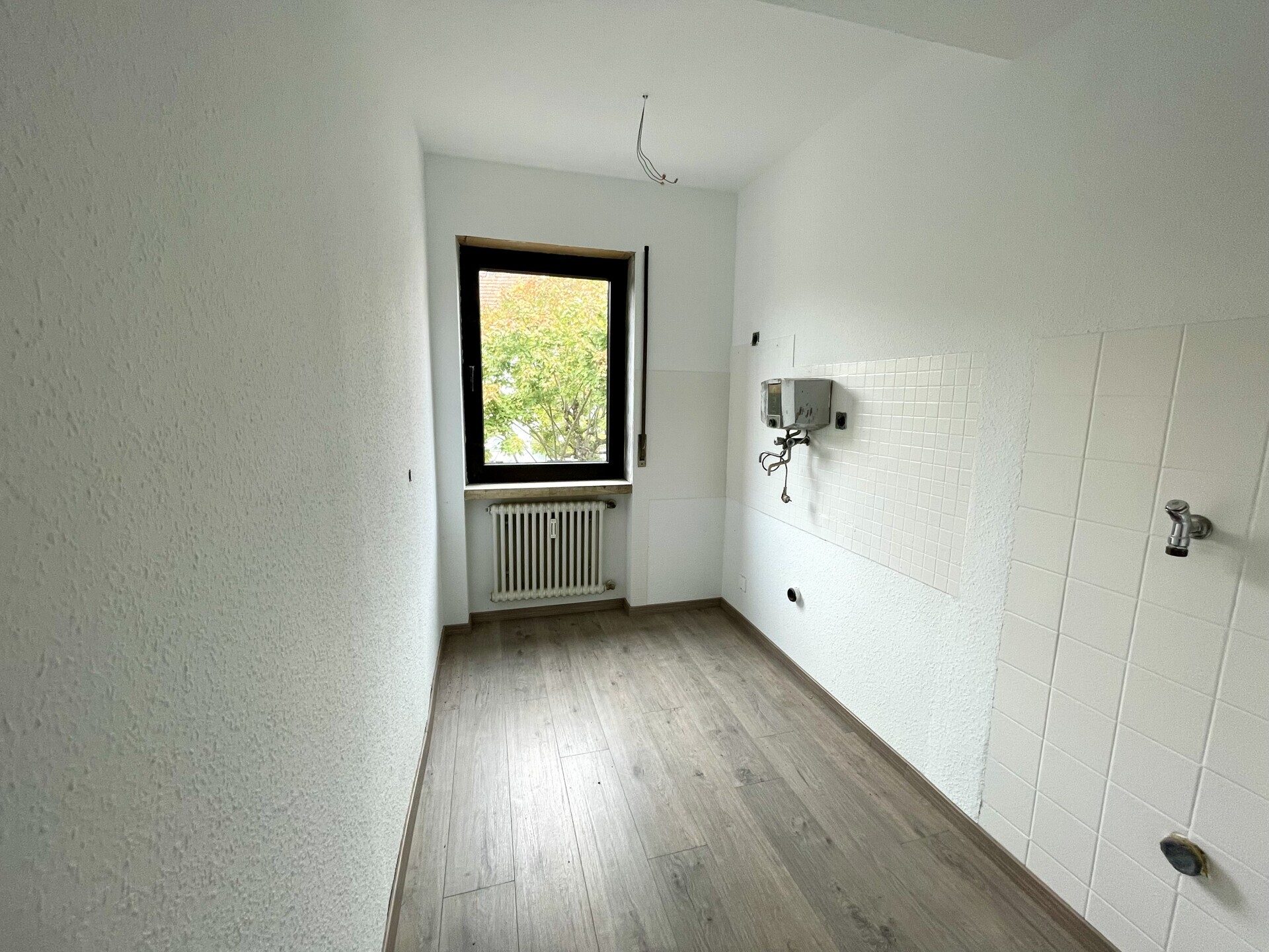 Immobilienangebot - Achern - Alle - *NEU RENOVIERTE 4 Zimmerwohnung in zentraler Lage in Achern! Geräumig mit 2 Balkone, KFZ-Stellplatz*
