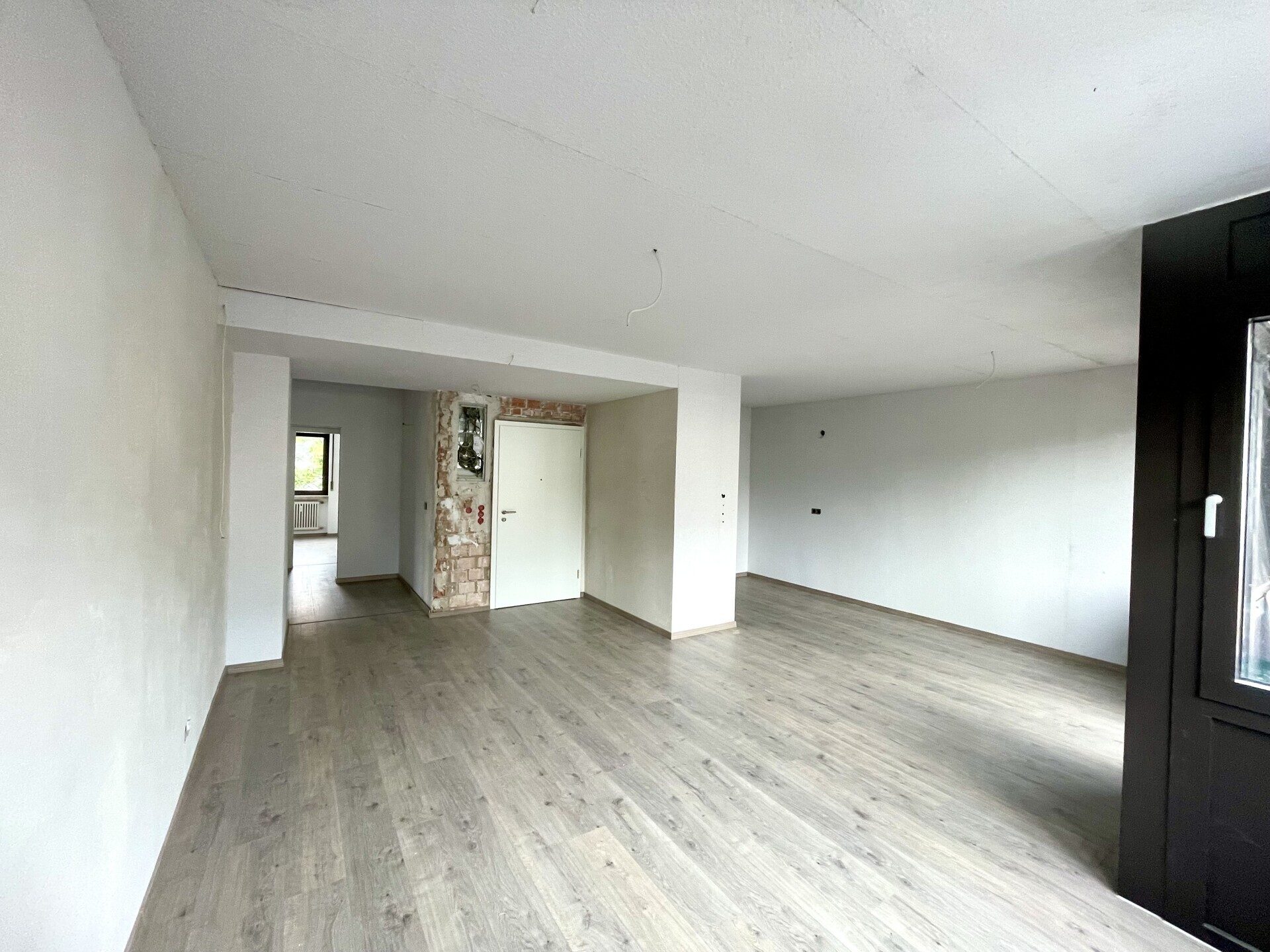Immobilienangebot - Achern - Alle - *NEU RENOVIERTE 4 Zimmerwohnung in zentraler Lage in Achern! Geräumig mit 2 Balkone, KFZ-Stellplatz*