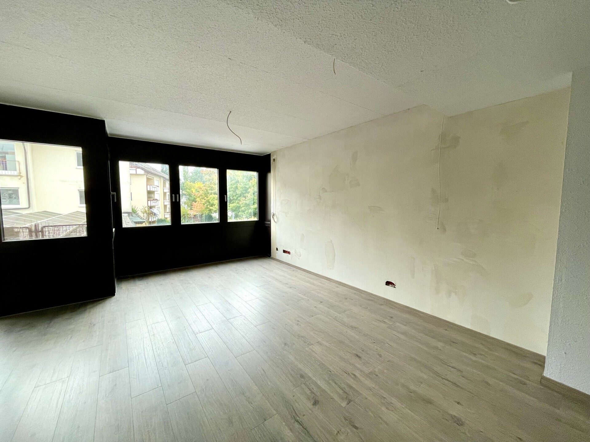 Immobilienangebot - Achern - Alle - *NEU RENOVIERTE 4 Zimmerwohnung in zentraler Lage in Achern! Geräumig mit 2 Balkone, KFZ-Stellplatz*