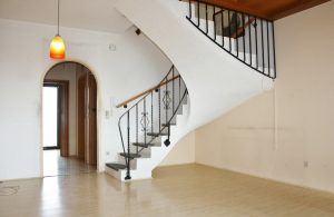Immobilienangebot - Durach / Miesenbach - Alle - 3,5 - Zimmer - Maisonettewohnung mit Einzelgaragenstellplatz in Durach-Oberkottern