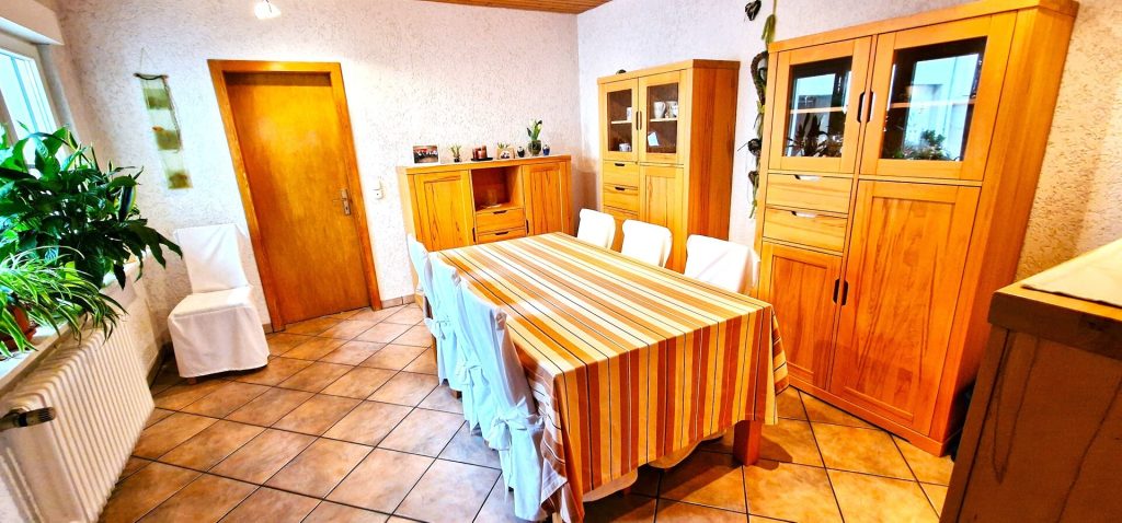 Immobilienangebot - Alsheim - Alle - Großes Einfamilienhaus mit Potenzial für zwei Generationen