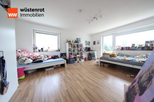 Immobilienangebot - Hüttisheim / Humlangen - Alle - Attraktive Doppelhaushälfte in einer schönen und familienfreundlichen Wohnlage von Hüttisheim!