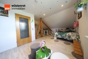 Immobilienangebot - Hüttisheim / Humlangen - Alle - Familiengerechte Doppelhaushälfte in einer schönen und familienfreundlichen Wohnlage von Hüttisheim!
