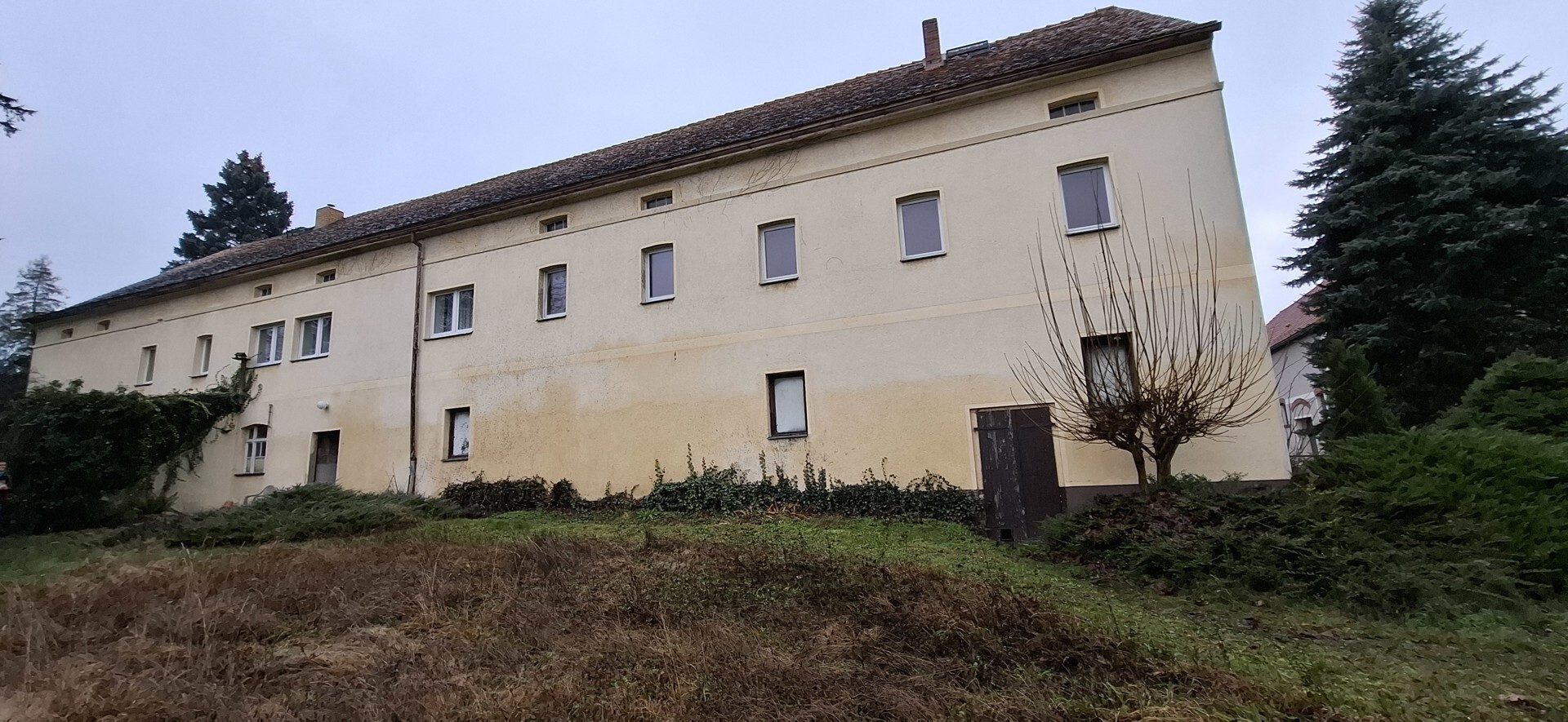 Immobilienangebot - Markersdorf - Alle - Wohnhaus in Markersdorf- drei Wohnungen im OG, Gewerberaum im EG
