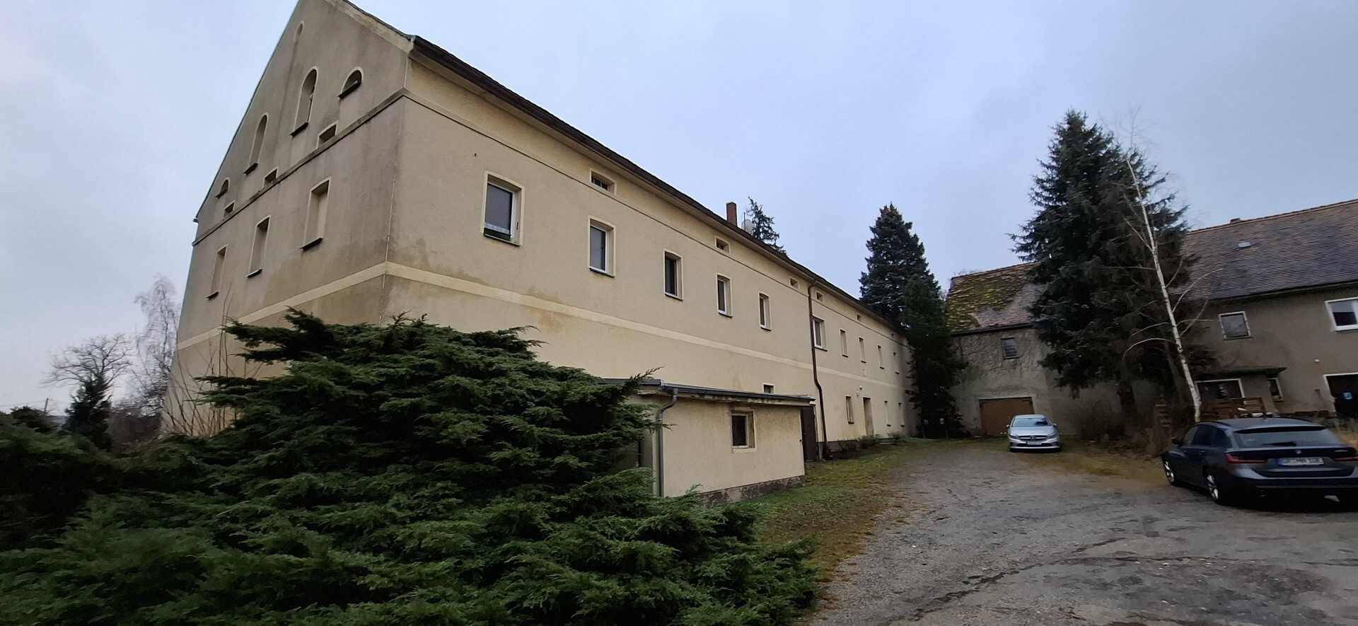 Immobilienangebot - Markersdorf - Alle - Wohnhaus in Markersdorf- drei Wohnungen im OG, Gewerberaum im EG