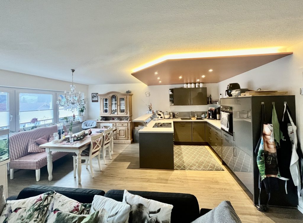 Immobilienangebot - Oberstaufen - Alle - Traumhafte 4 Zimmer Wohnung im 2. OG, mit Sonnenloggia