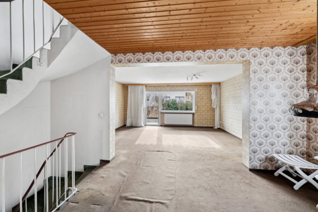 Immobilienangebot - Fürth - Alle - Doppelhaushälfte mit 5 Zimmern und Garage in Fürth-Ronhof

Sofort bezugsfrei!