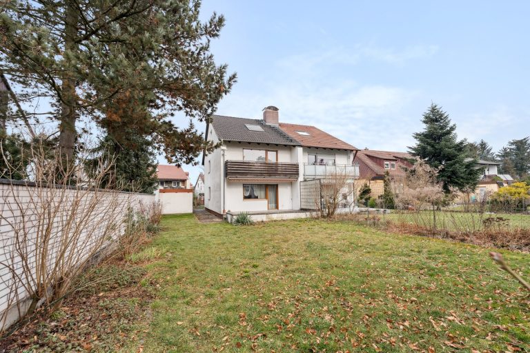 Immobilienangebot - Fürth - Alle - Doppelhaushälfte mit 5 Zimmern und Garage in Fürth-Ronhof

Sofort bezugsfrei!